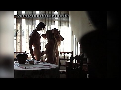 ❤️ લૈંગિક મિત્રો તેની સાથે એક વિશાળ માણસ અને એક થ્રીસમને આમંત્રિત કરે છે ️  અમારા પર  ❤